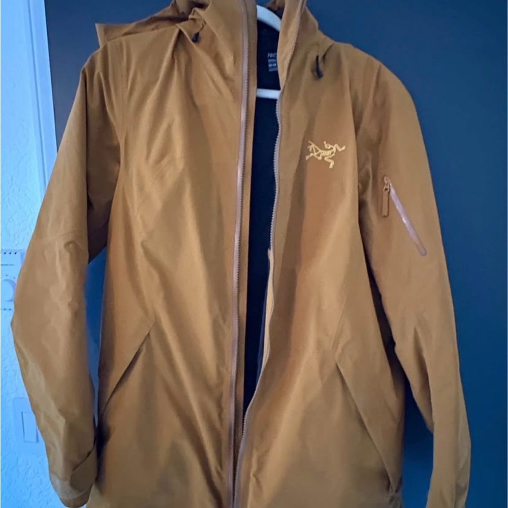 Arc'teryx Women’s Insulated Sentinel Jacket: Goretex